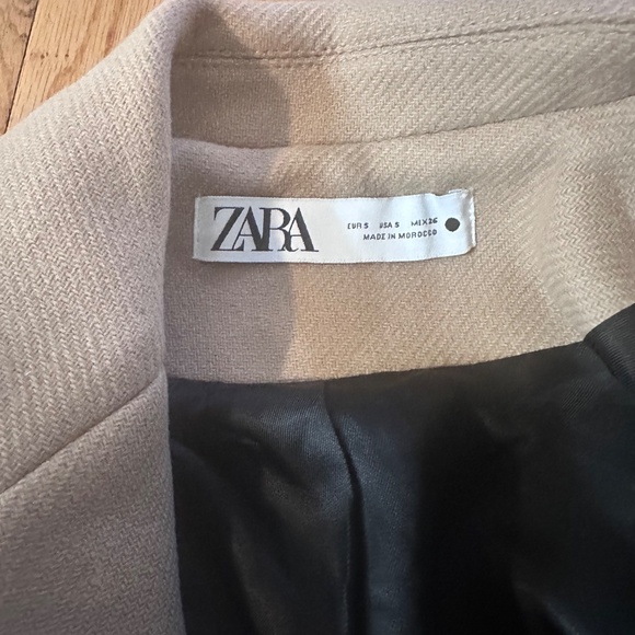 Zara coat - Picture 2 of 2